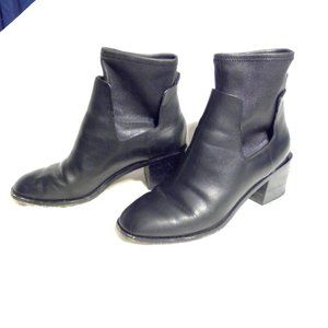 Pour la Victoire Block Heeled Ankle Boot